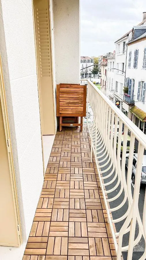 Appartement 4 Etoiles En Centre Ville De Vichy - Le Basile 0*,  France