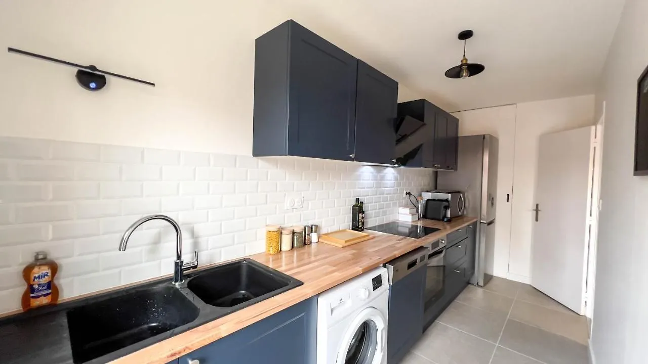 Appartement 4 Etoiles En Centre Ville De Vichy - Le Basile France